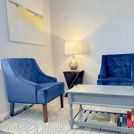 Chic Studio For Spring Full Kitchen #32B